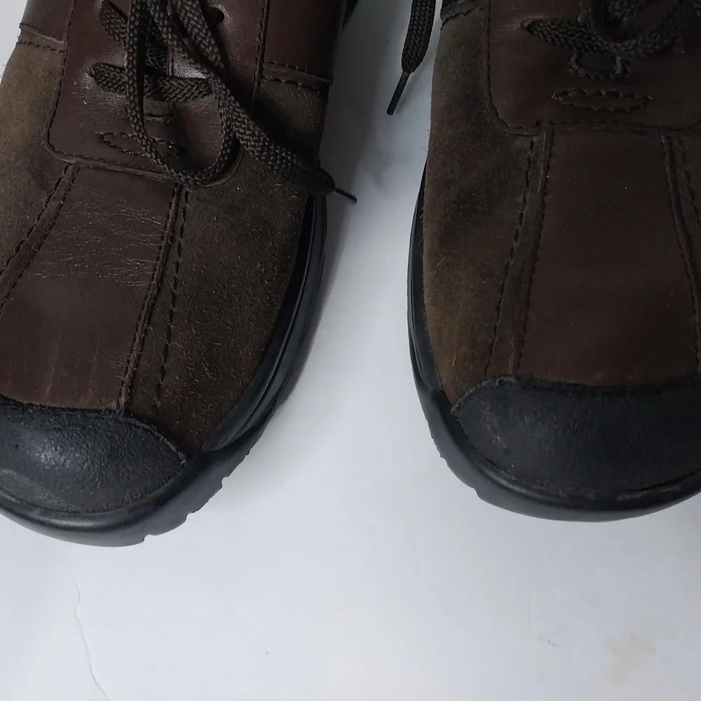 Clarks elegant dark